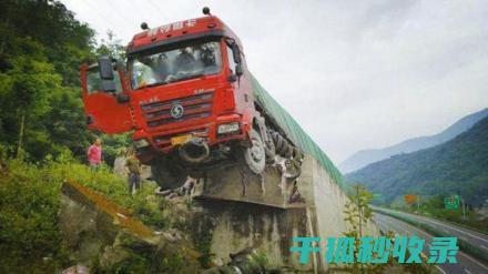 高速路上避险要点：掌握这些技巧保命 (高速路上避险车道要收费吗)