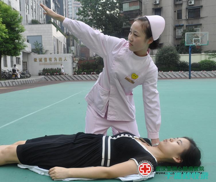 紧急呼救手势解析：在危险中自救的关键动作 (紧急呼救手势图片)